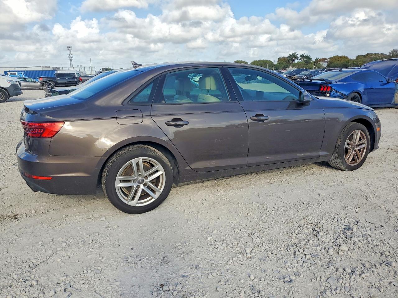 
								Audi A4 2.0 TFSI 2018 full									
