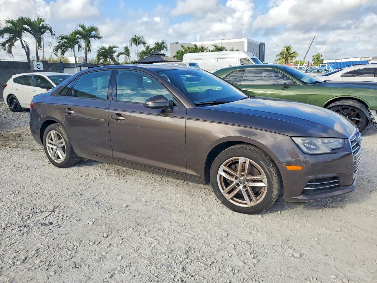 
								Audi A4 2.0 TFSI 2018 full									