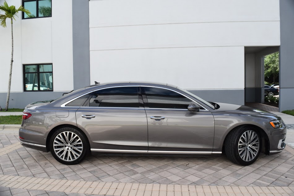 
								Audi A8 L 3.0 TFSI 2019 MATRIX full									