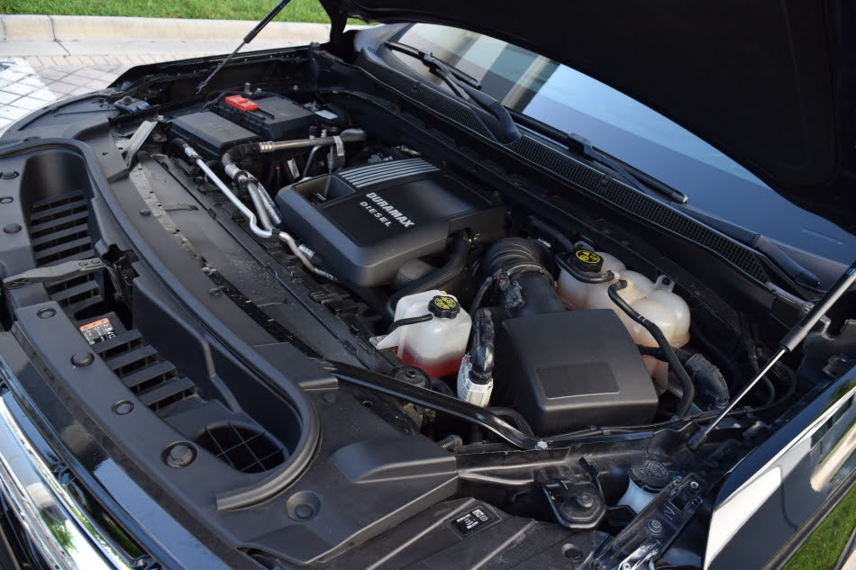 
								Chevrolet Suburban LT Diesel 2023 full									